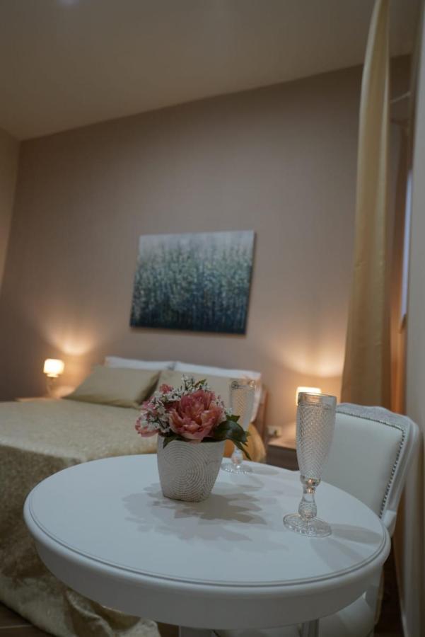 La Mimosa B&B Napoli Bagian luar foto