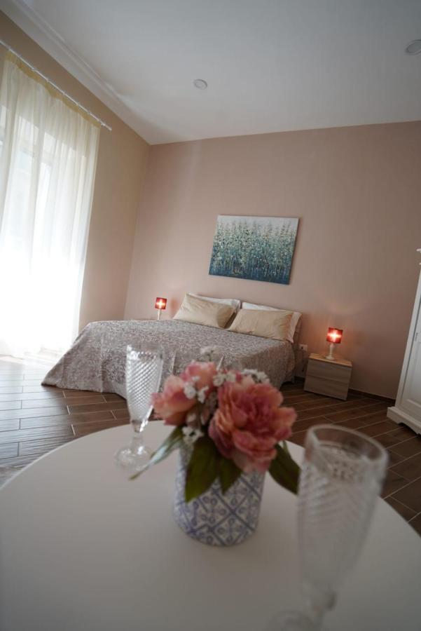 La Mimosa B&B Napoli Bagian luar foto