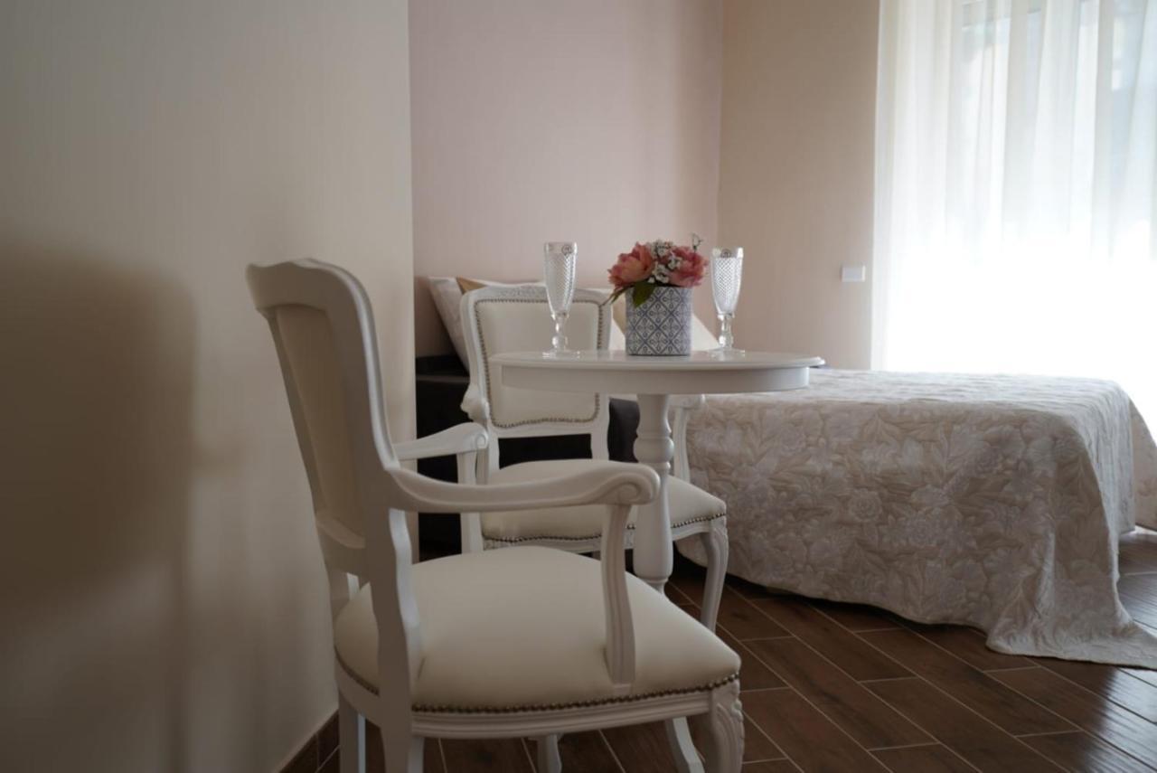 La Mimosa B&B Napoli Bagian luar foto